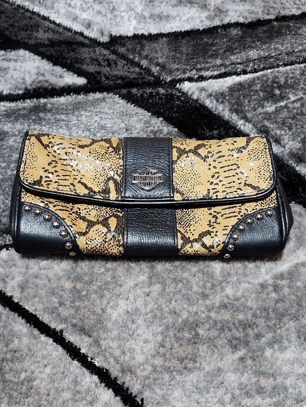 VINTAGE HARLEY DAVIDSON GENUINE LEATHER SNAKESKIN PRINT STUDDED SNAP WALLET CLUT